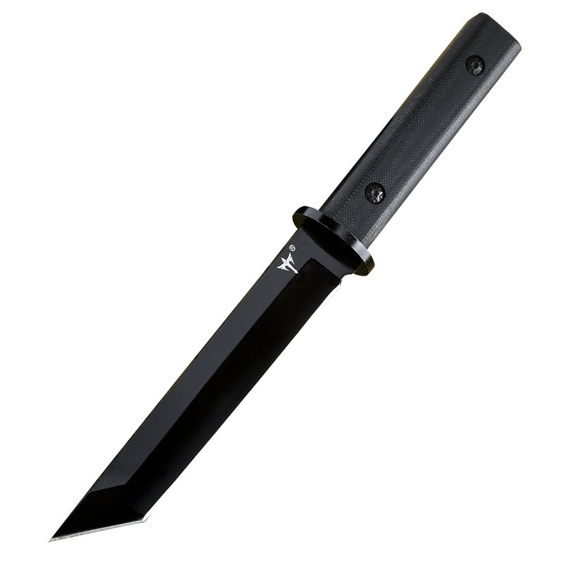 The field camp for outdoor survival uses a lot of knives with a high-strength