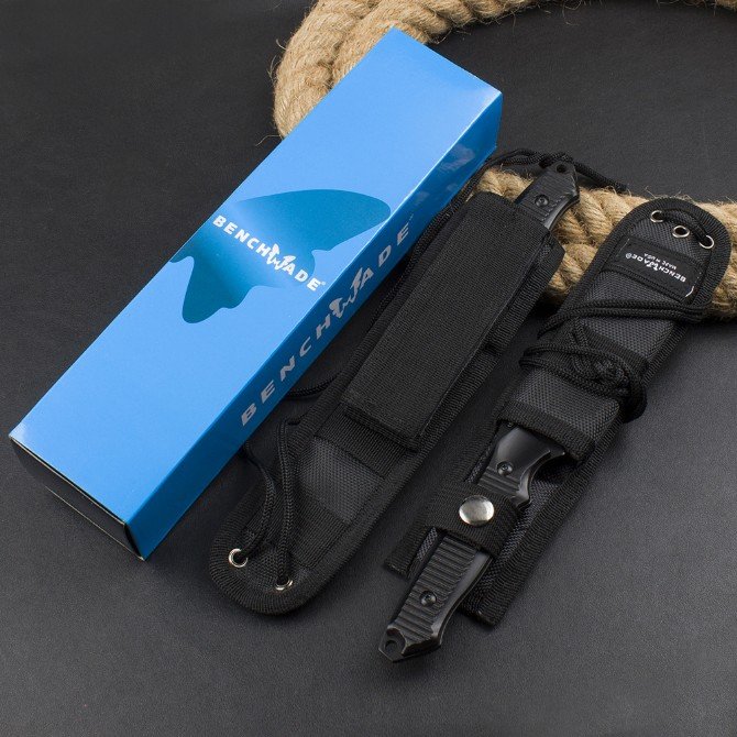 A straight-on-the-air field knife, butterfly knife