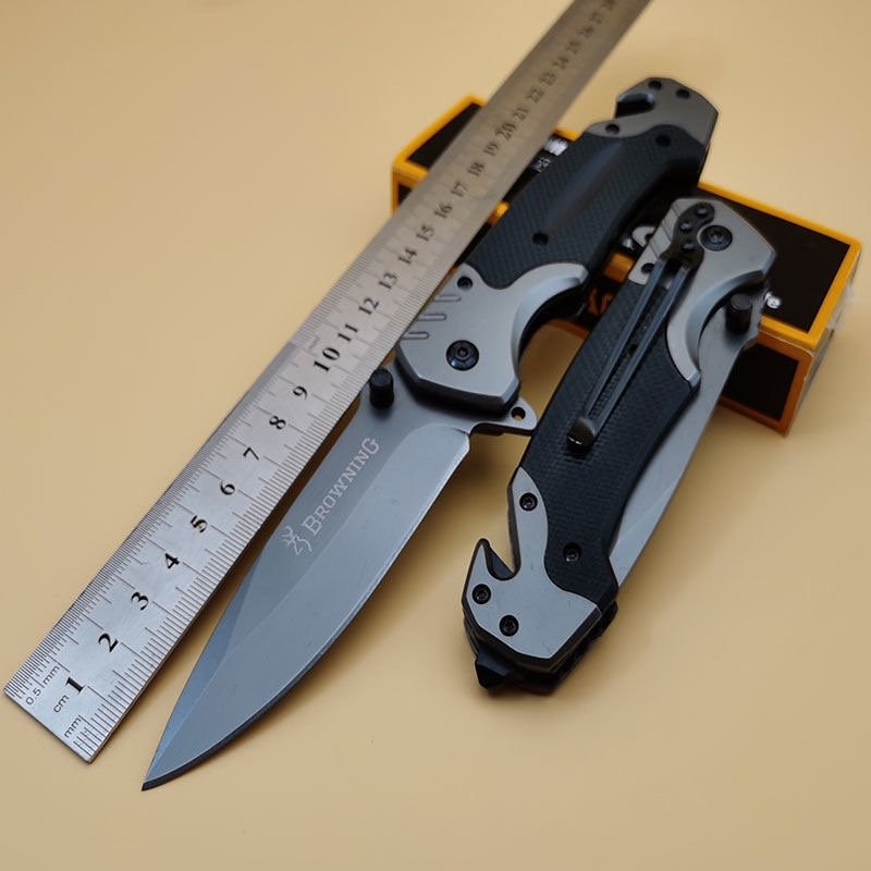 The camping knife was folded with a small knife and a small fruit knife with a mini camper knife
