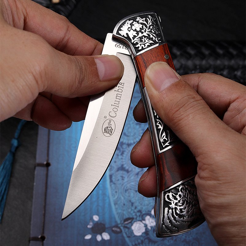 Colombia's outdoor knife for protection and survival