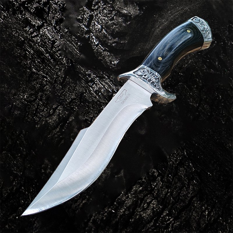 The field camp for outdoor survival uses a lot of knives with a high-strength