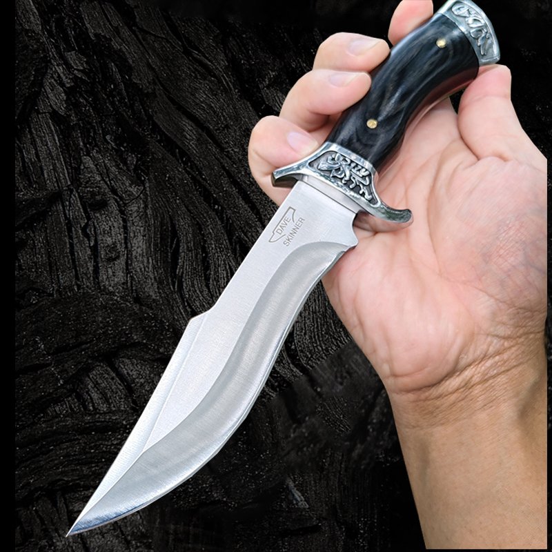 The field camp for outdoor survival uses a lot of knives with a high-strength