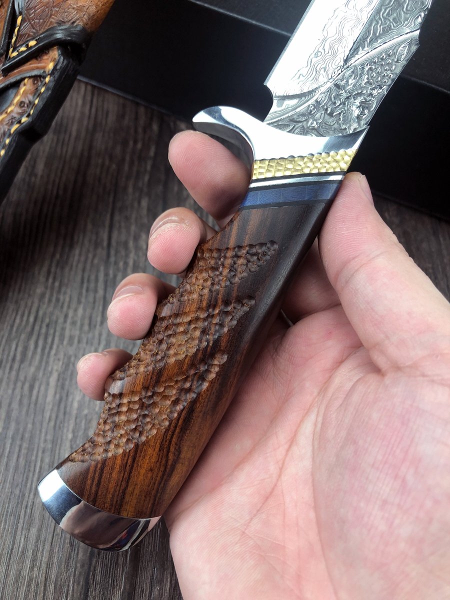 AN OUTDOOR KNIFE WITH A HIGH-STRENGTH VG10 COLLECTION OF DAMASCUS SURVIVAL ARMY FIELD CAMPERS WITH A FRUIT KNIFE