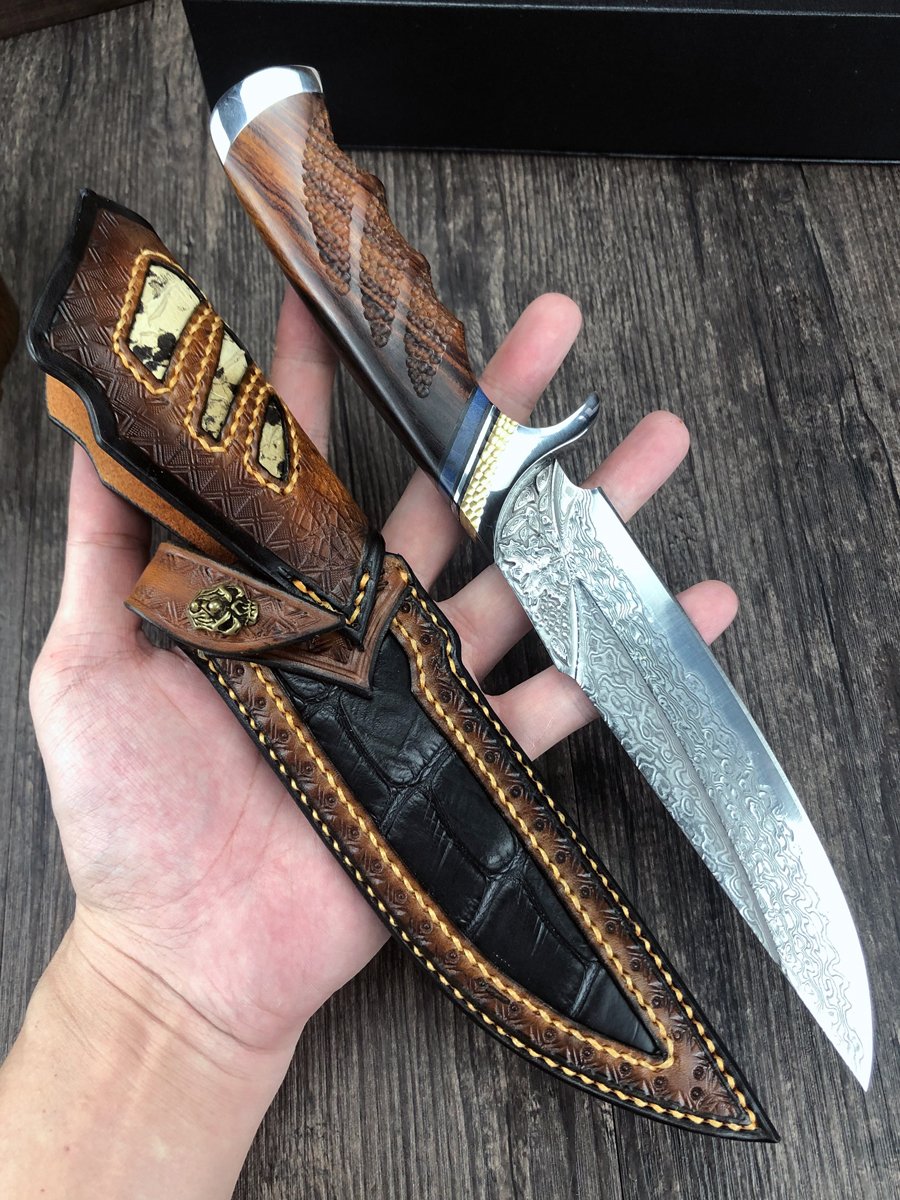 AN OUTDOOR KNIFE WITH A HIGH-STRENGTH VG10 COLLECTION OF DAMASCUS SURVIVAL ARMY FIELD CAMPERS WITH A FRUIT KNIFE
