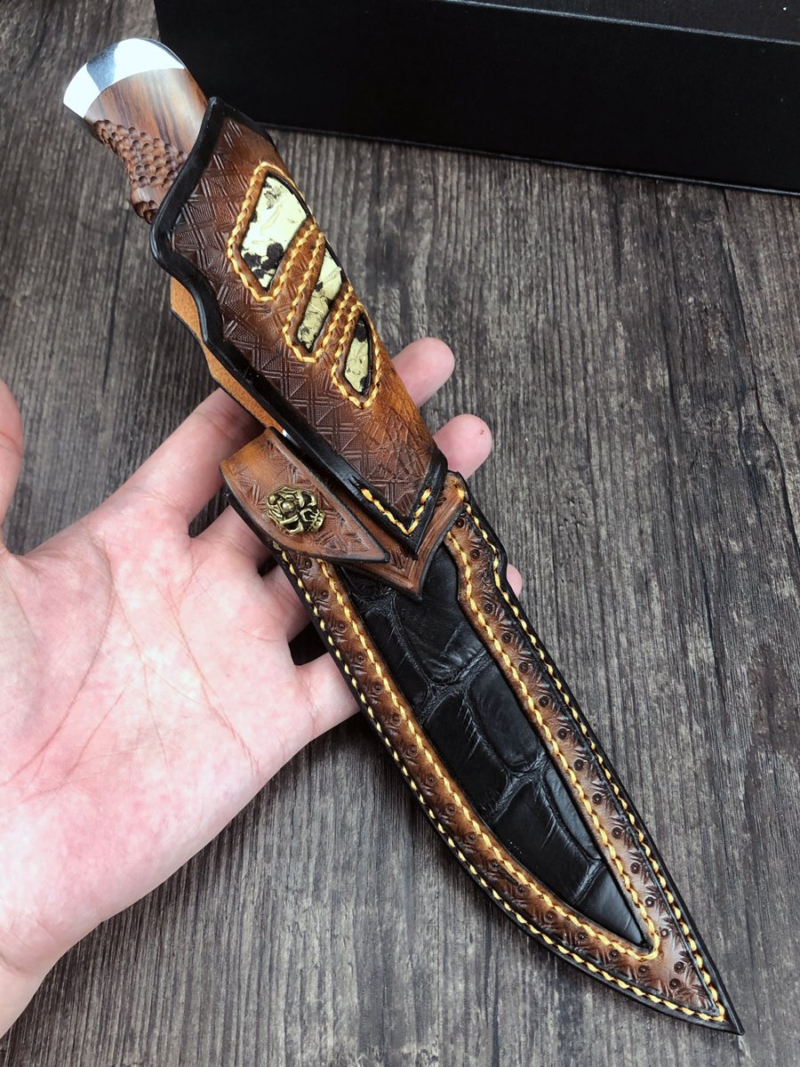 AN OUTDOOR KNIFE WITH A HIGH-STRENGTH VG10 COLLECTION OF DAMASCUS SURVIVAL ARMY FIELD CAMPERS WITH A FRUIT KNIFE