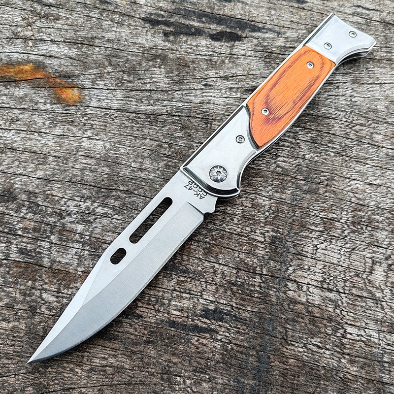 The camper's life knife was accompanied by a sharp, high-strength folding knife, an outdoor survival knife with a body-proof fruit knife