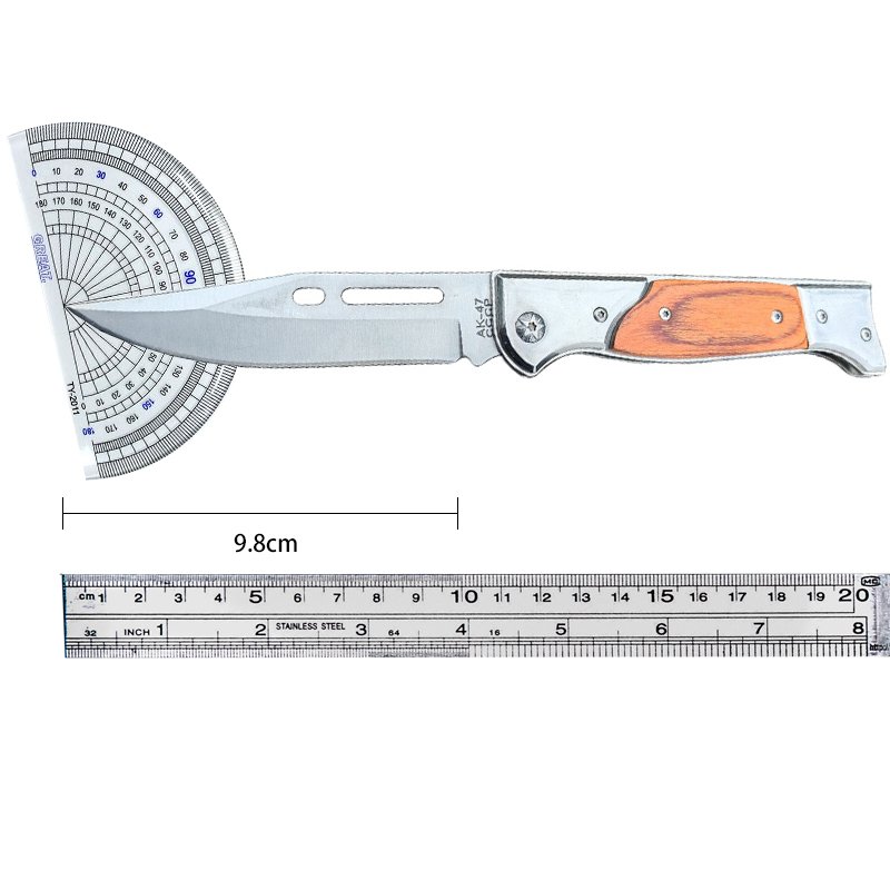 The camper's life knife was accompanied by a sharp, high-strength folding knife, an outdoor survival knife with a body-proof fruit knife