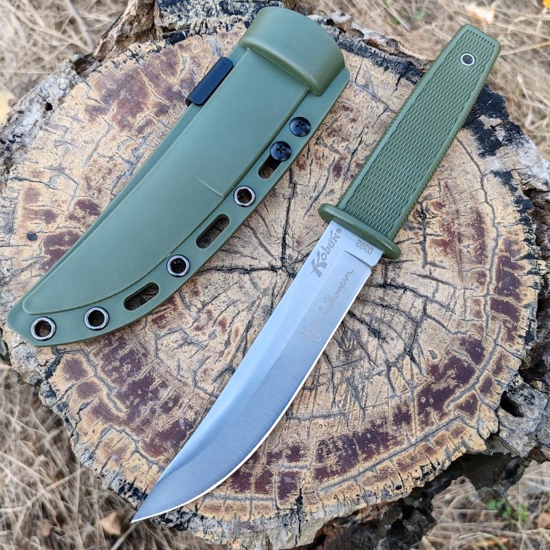 The field camp for outdoor survival uses a lot of knives with a high-strength