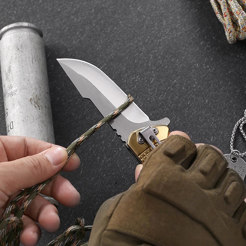 A fruit knife folding a knife outside the house with a guacamole knife and a sharp knife