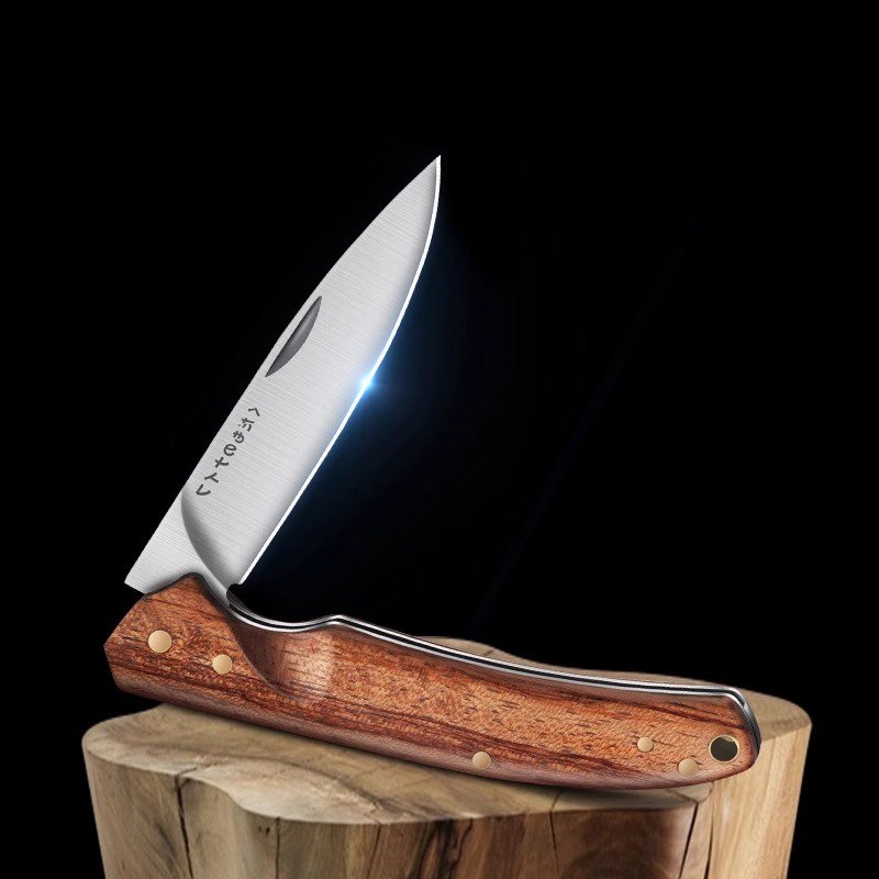 An outdoor knife with a sharp, high-strength, multi-purpose delivery knife with a stainless steel folder