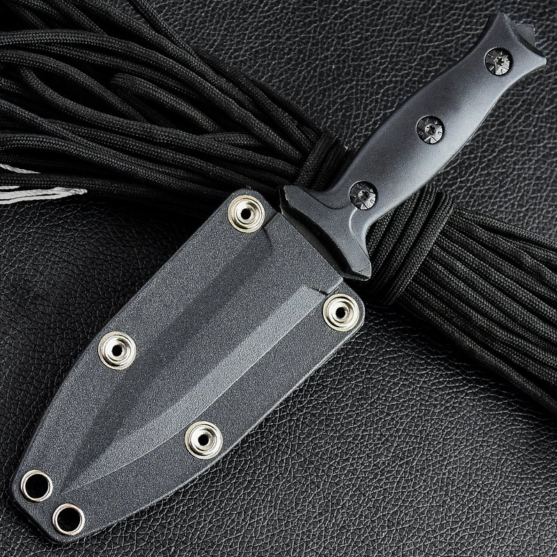 An outdoor survival knife with a defensive tactics knife, a high-strength sharp knife and a field life knife