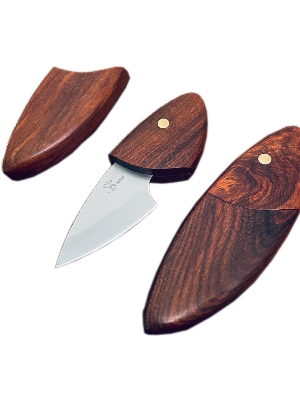 The new mini-stealed-slice-slice-slice-slice outside the house with the camping pocket knife and the sharp-cut fruit knife
