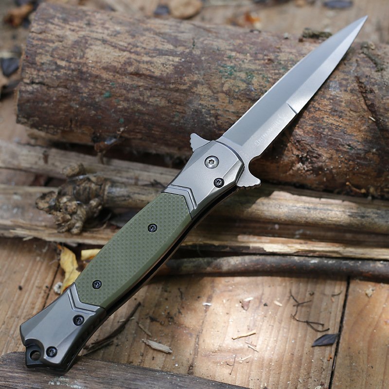 A high-hard knife camping with a multi-purpose folding knife, a folding knife