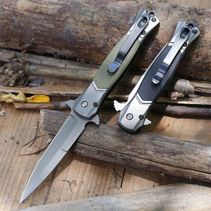 A high-hard knife camping with a multi-purpose folding knife, a folding knife