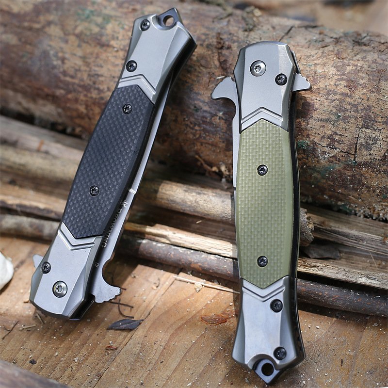 A high-hard knife camping with a multi-purpose folding knife, a folding knife