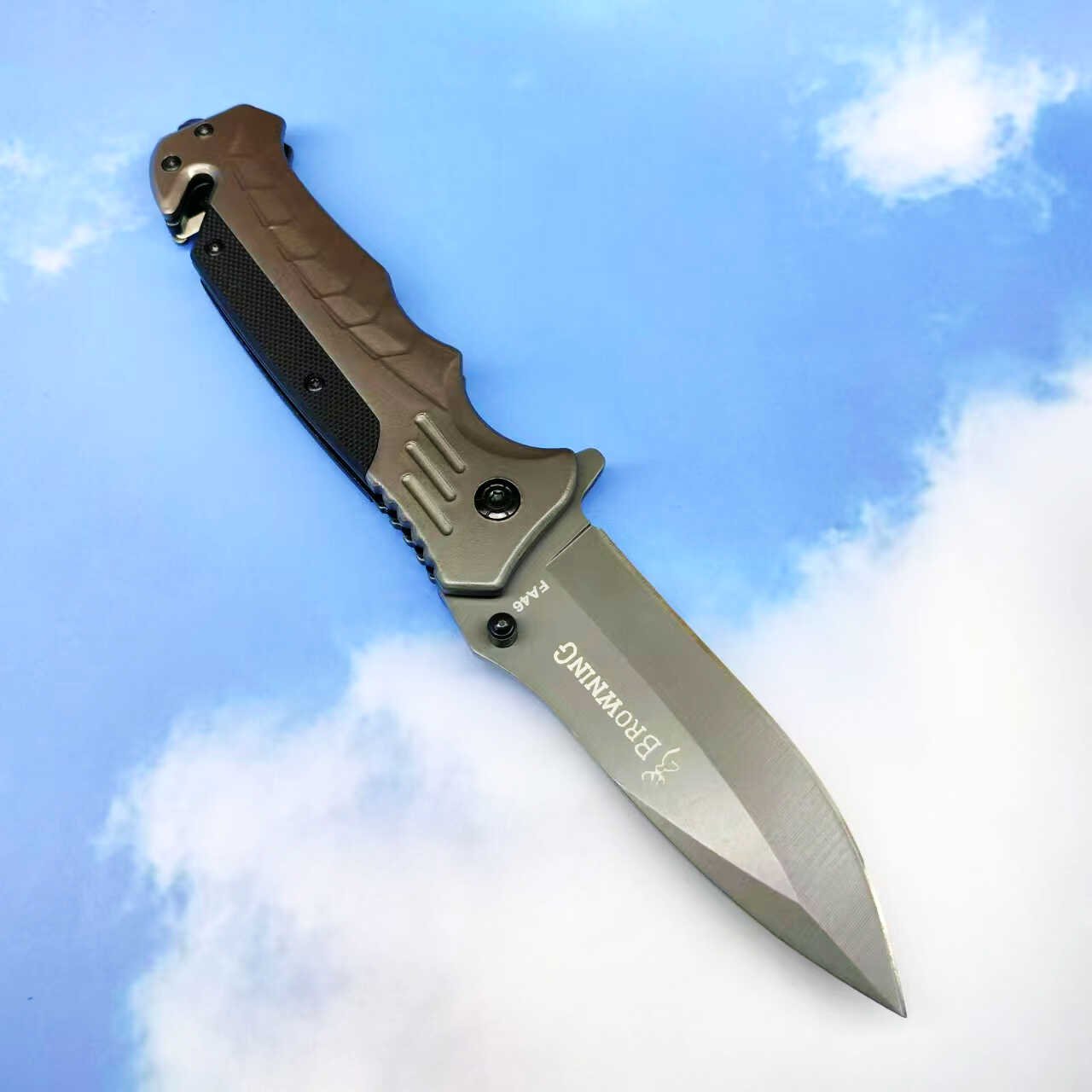 An outdoor folding knife, a high-heavy knife, and a short knife to camp in the field for a sharp fruit knife