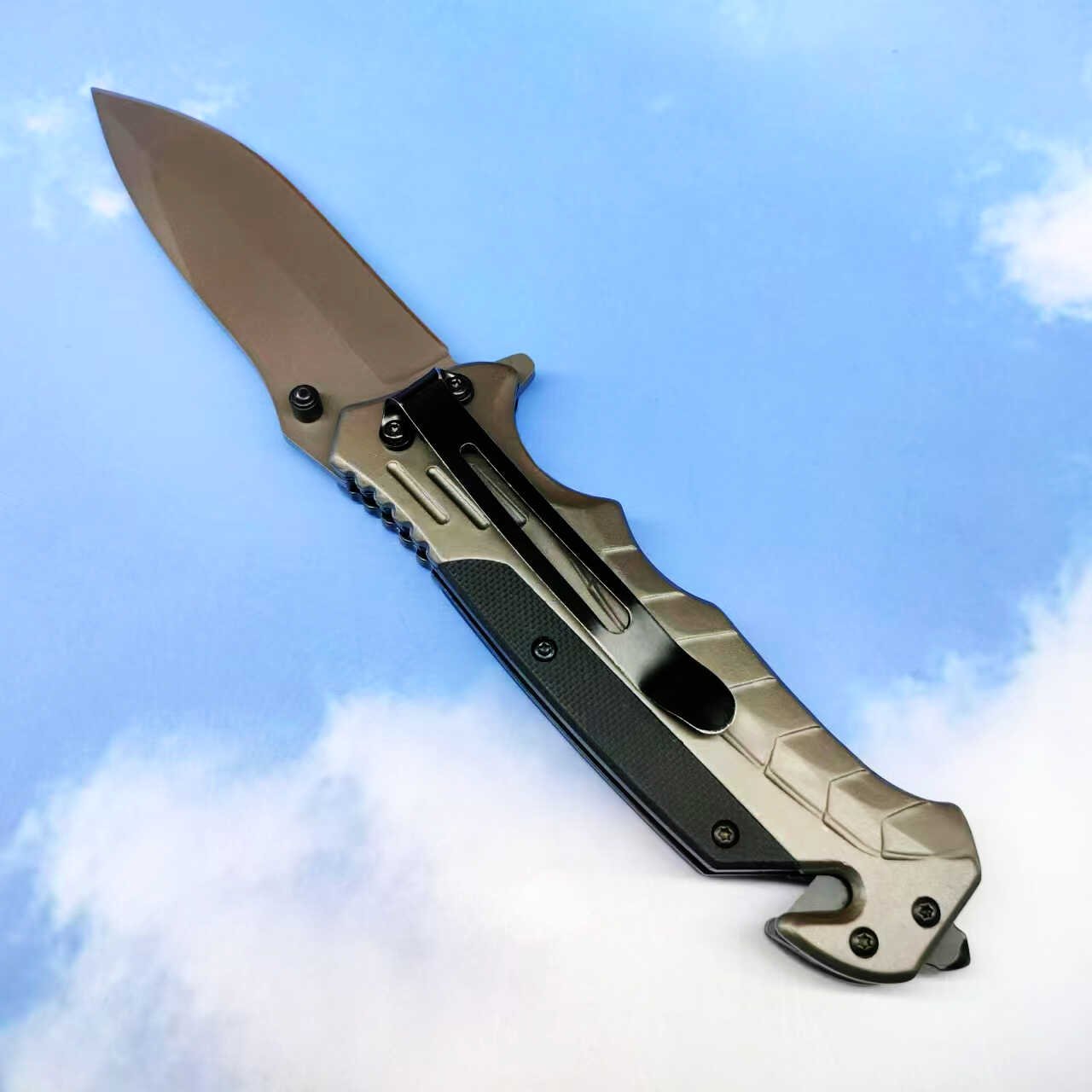 An outdoor folding knife, a high-heavy knife, and a short knife to camp in the field for a sharp fruit knife