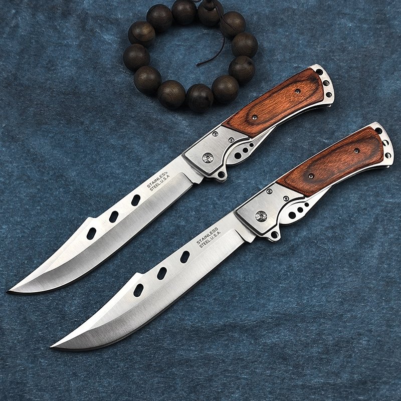 In the wild, the Swiss sergeant's multi-purpose camp guard carries a small knife with it