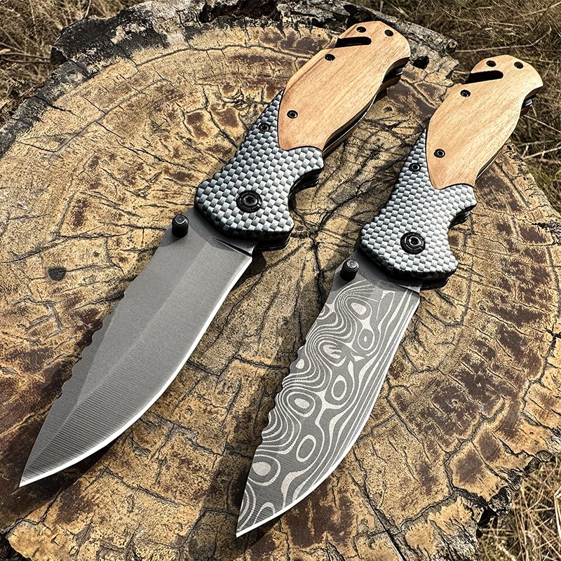 The camper's life knife was accompanied by a sharp, high-strength folding knife, an outdoor survival knife with a body-proof fruit knife
