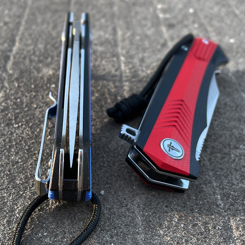 A HIGH-HEAVY FOLDING KNIFE WITH A D2-STABBING D2-TACTICAL FIELD FRUIT KNIFE