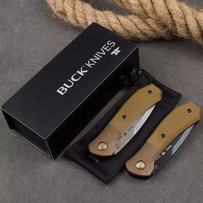 Quick, open a folding knife, a blade of fruit and a knife outside the house