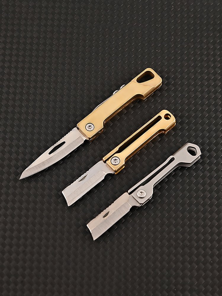 A pocket knife, a brass little knife, a walled-up piece of knife, with a handy delivery key button, a tiny folding knife