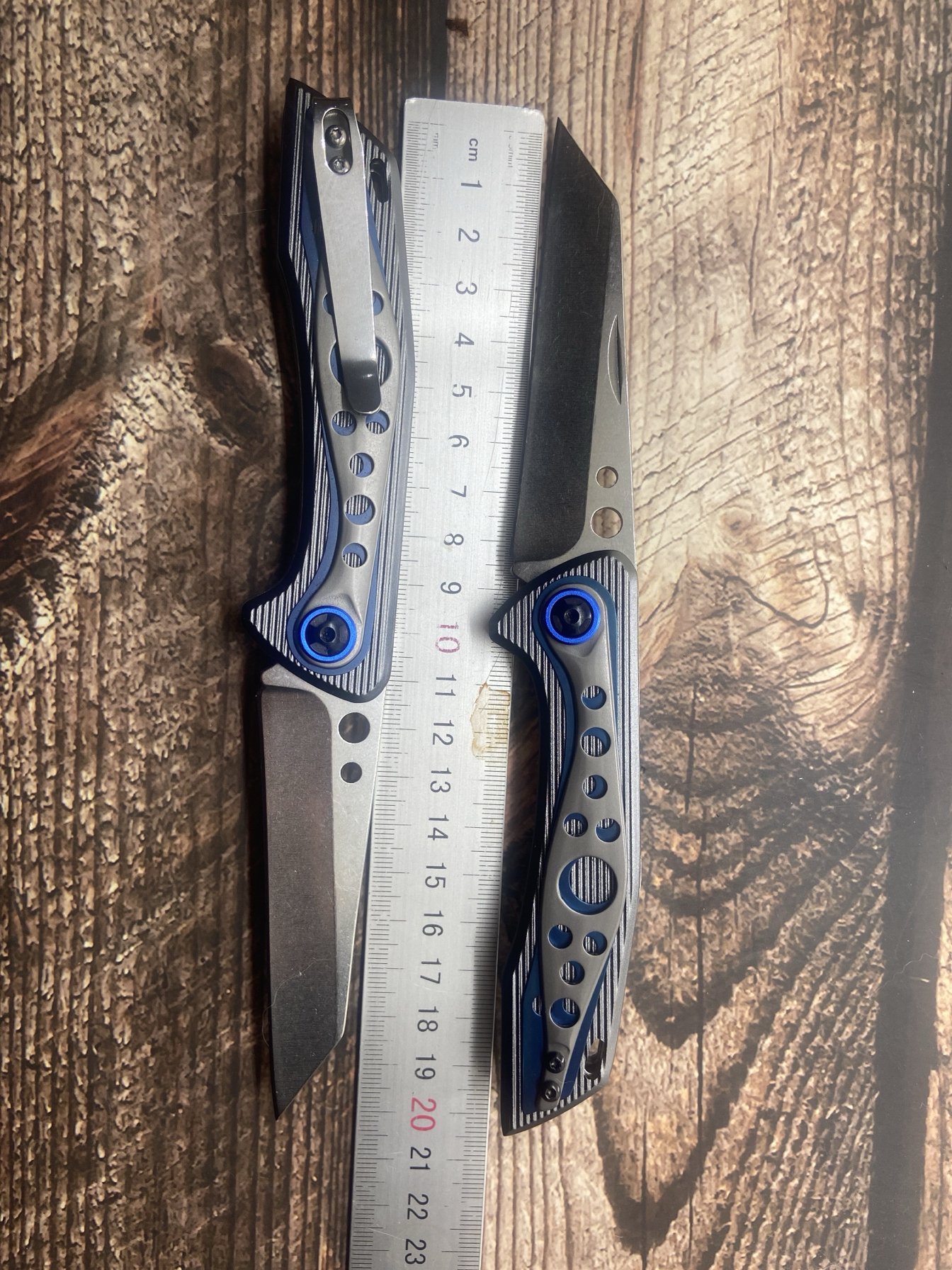 An outdoor folding knife with a high-strength sharp knife
