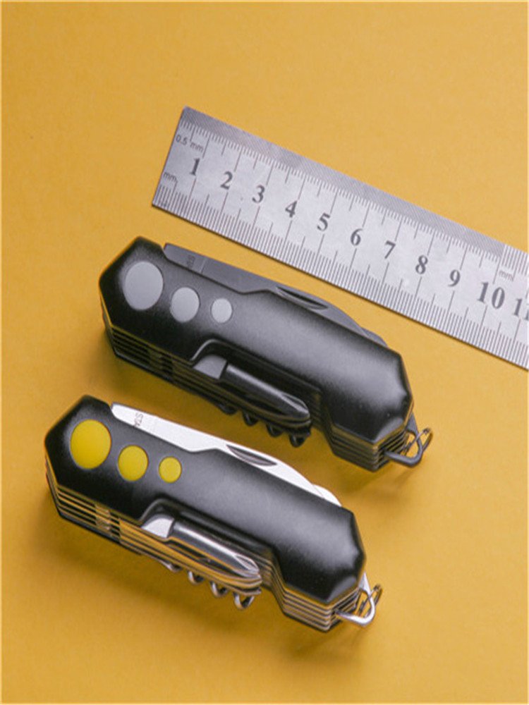 The Swiss Army's multifunctional folding of the small knife to survive in the field with the mini camp knife