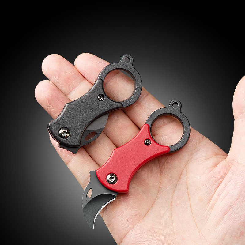 An open-door knife with a guacamole knife for a family trip
