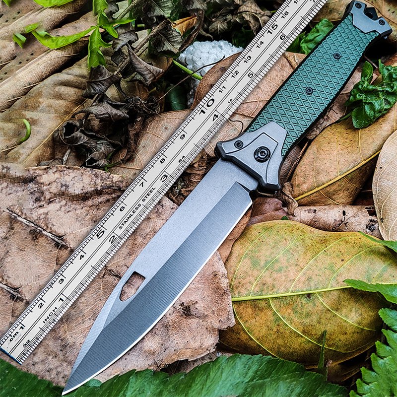 The camper's life knife was accompanied by a sharp, high-strength folding knife, an outdoor survival knife with a body-proof fruit knife