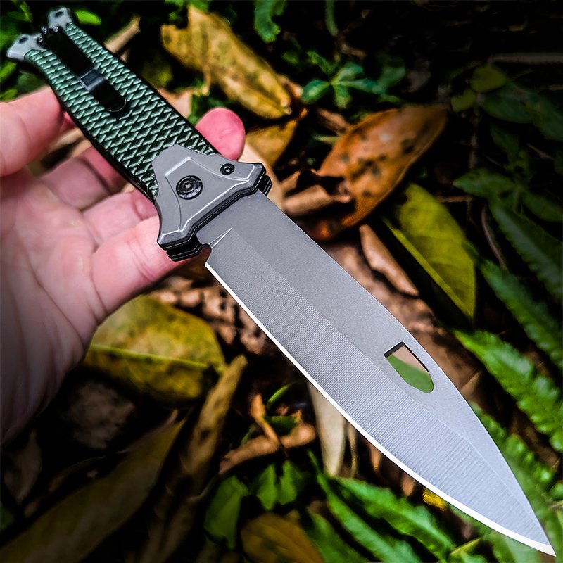 The camper's life knife was accompanied by a sharp, high-strength folding knife, an outdoor survival knife with a body-proof fruit knife