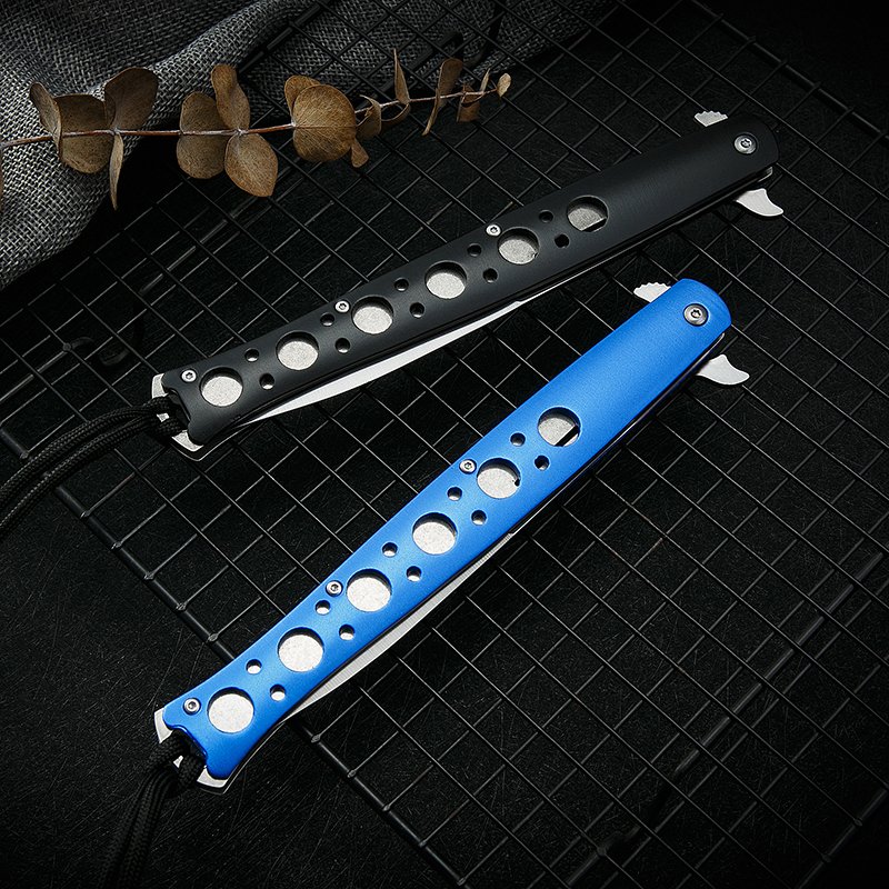 An outdoor folding knife with a high-strength protection knife to camp in the field for a sharp fruit knife