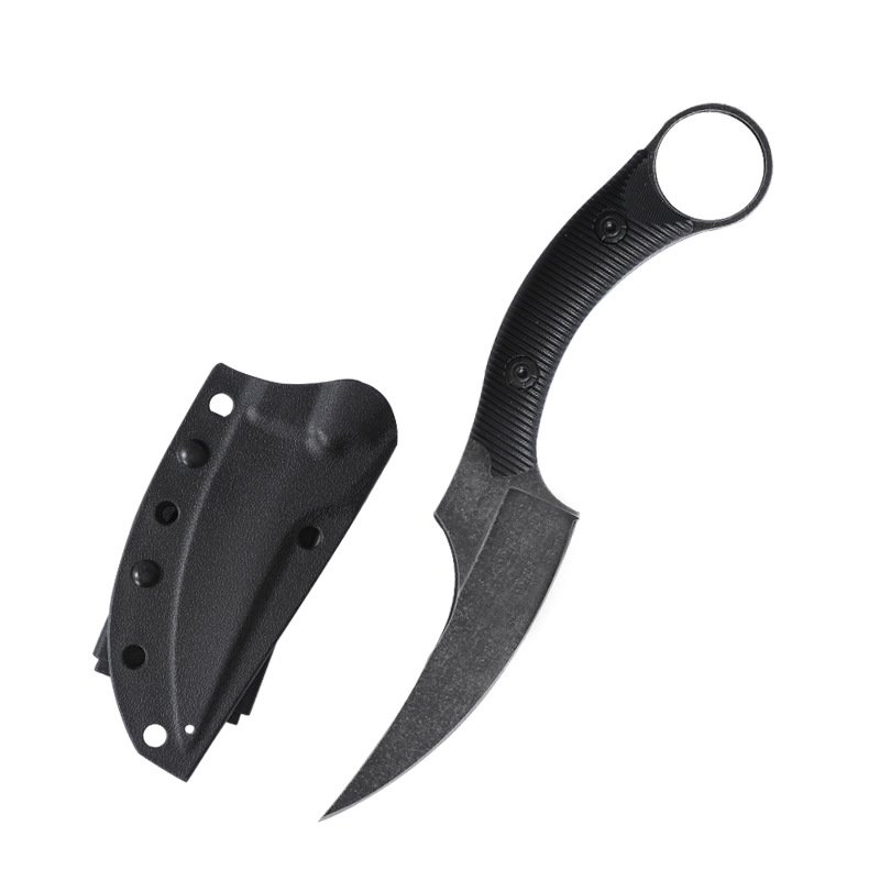 The field camp for outdoor survival uses a lot of knives with a high-strength