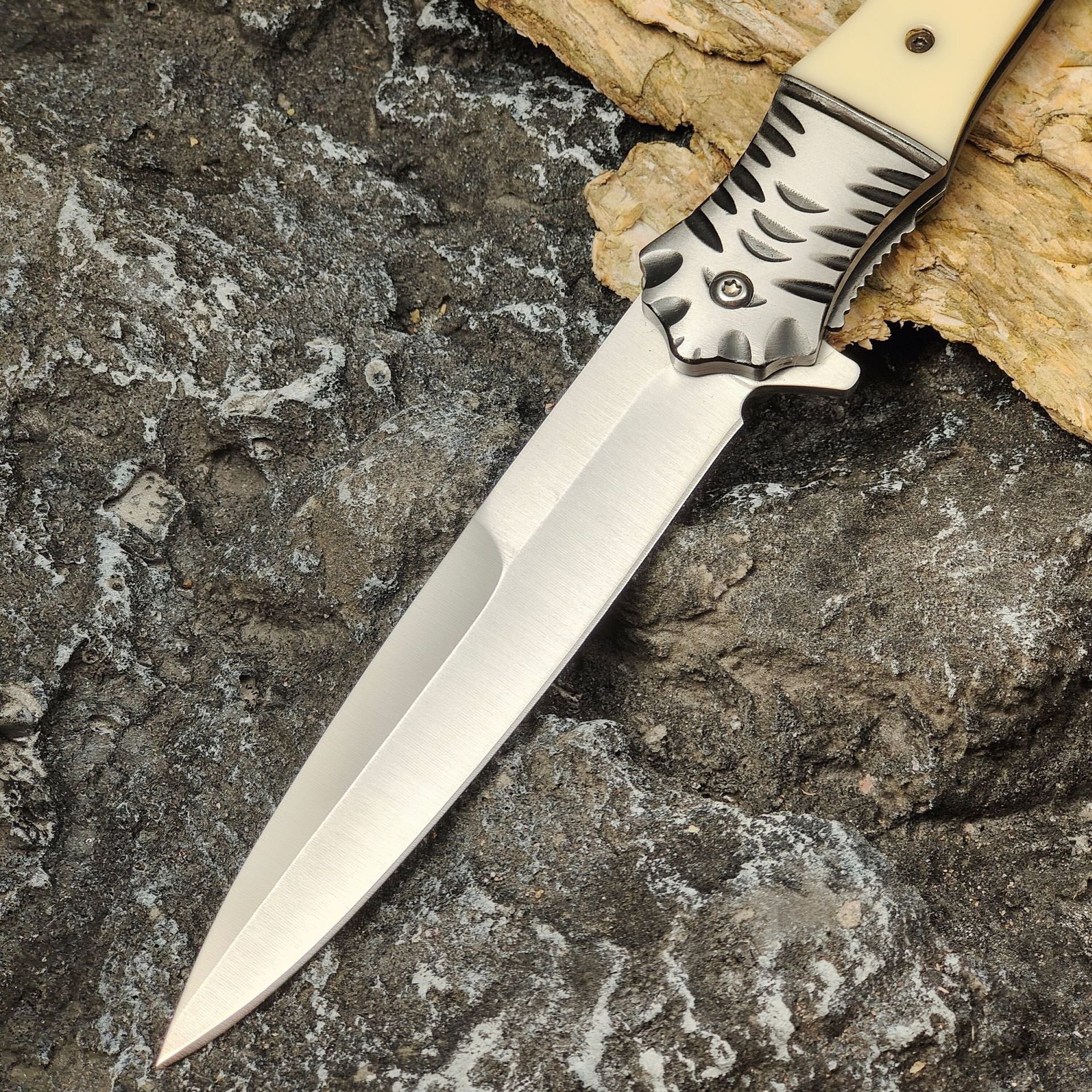 The hot-solder's out-of-the-house cleavers, camping out of the field, and a quick-protective cleaver, a fruit folding knife and a meat knife