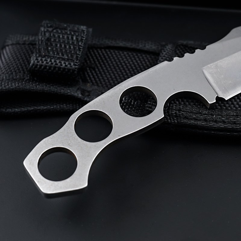 Fong Kong's little straight-knife camping outside of the house with a sharp edge. Fish protection knife