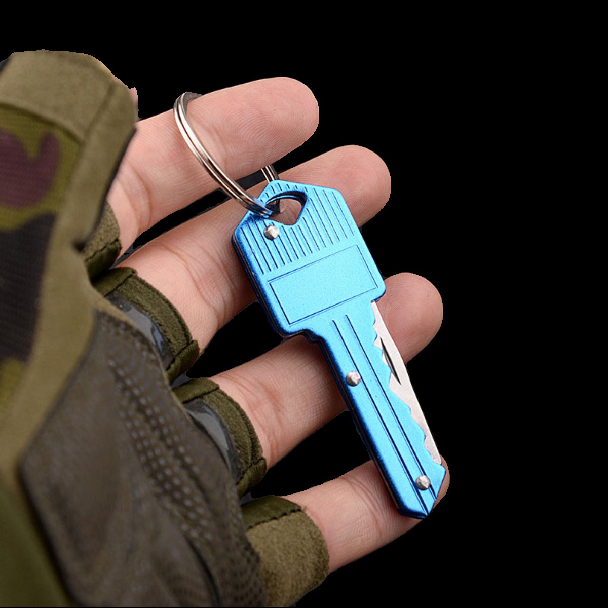 A mini-clap knife travels with a stainless steel fruit knife, a portable key knife with an outdoor knife to protect
