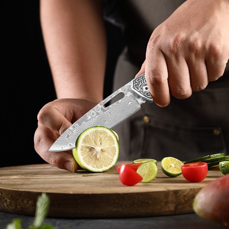 Damascus folding knife, fruit cutter, handing out a small knife, camping outside the mountain, slashing knife