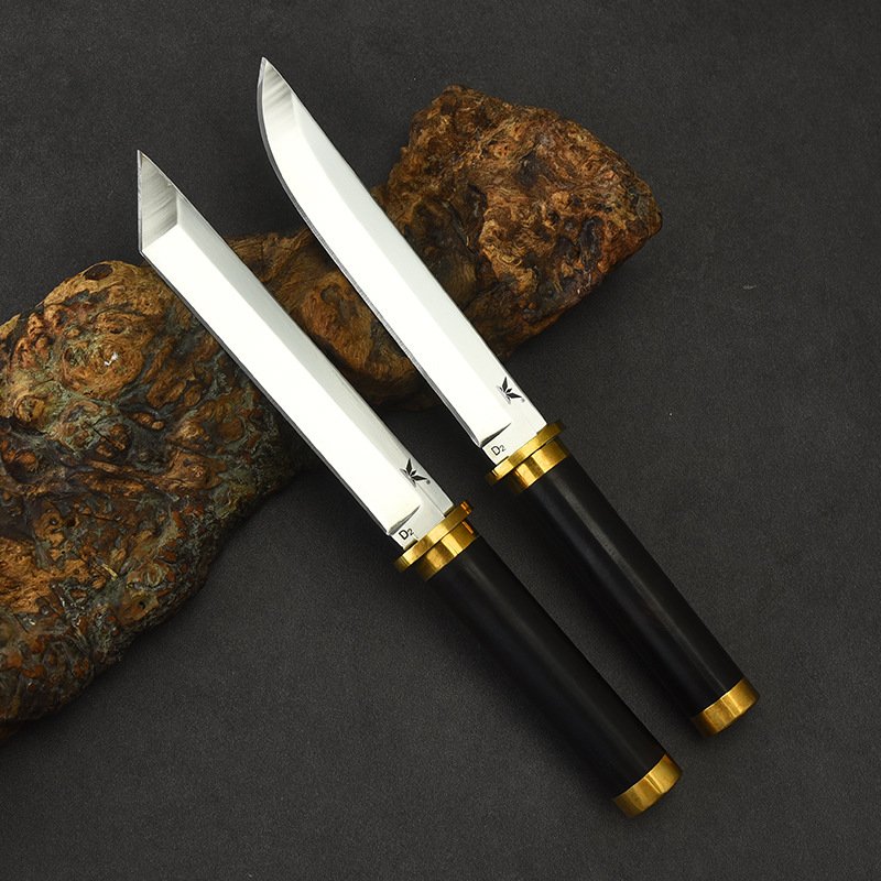 The factory has a field knife and a small field knife and a knife for life