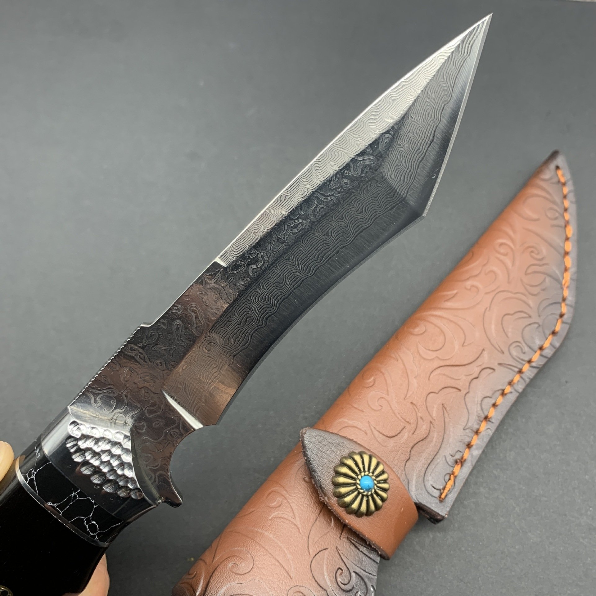 Straight-on-the-squaw