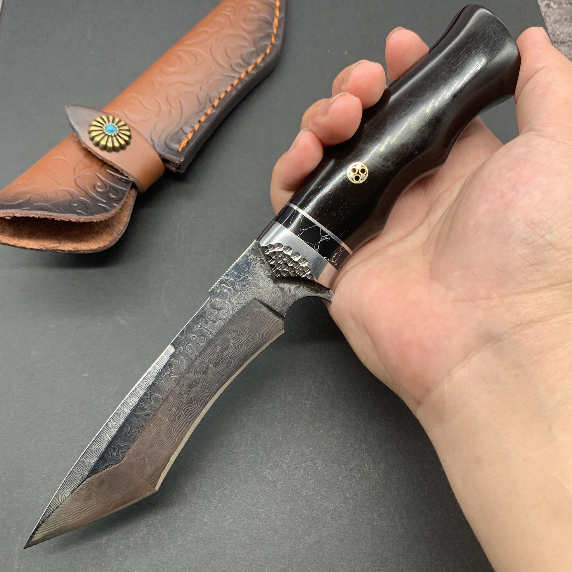 Straight-on-the-squaw