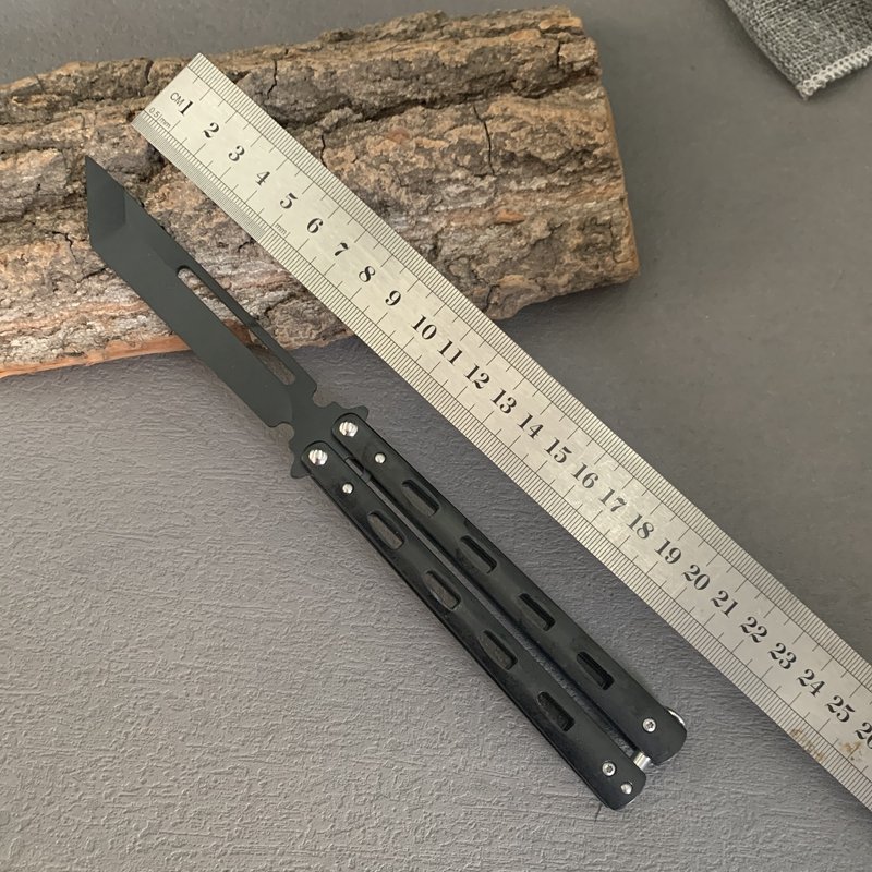 BUTTERFLY'S FIELD TRAINING KNIFE UNBLENDED IN A GAME AROUND THE YANGJIANG CSGO