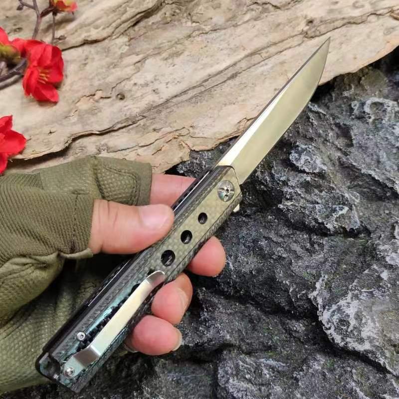 THE CARBON FIBRE COLLECTION, D2 STEEL FOLDING KNIFE, CARRIES A HIGH-STRENGTH SHARP DEFENSIVE KNIFE TO CLIMB THE MOUNTAIN