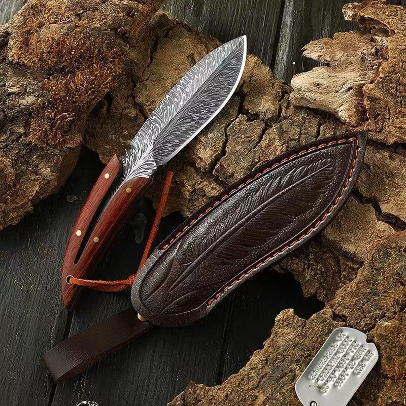 An outdoor knife with a plumy-fructified fruit knife to camp with a small, hard-cut knife