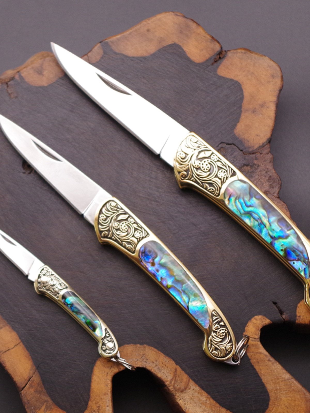Damascus's mini-save outside, sharp defensive knife with a fruit knife and a brass shell key button