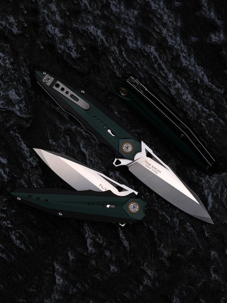 THE EXIT OF THE U.S. TIME SHIP VG10 TO CAMP OUT WITH A HIGH-END FOLDING KNIFE AND A POCKET KNIFE