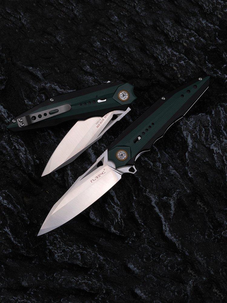 THE EXIT OF THE U.S. TIME SHIP VG10 TO CAMP OUT WITH A HIGH-END FOLDING KNIFE AND A POCKET KNIFE