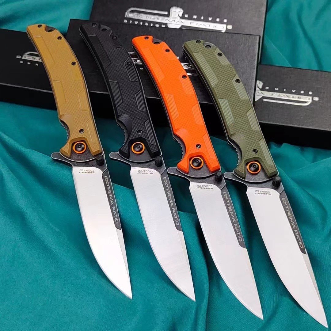 A small knife for protection and a fruit knife for Damascus with a high-strength crutches and a multi-purpose knife for camping