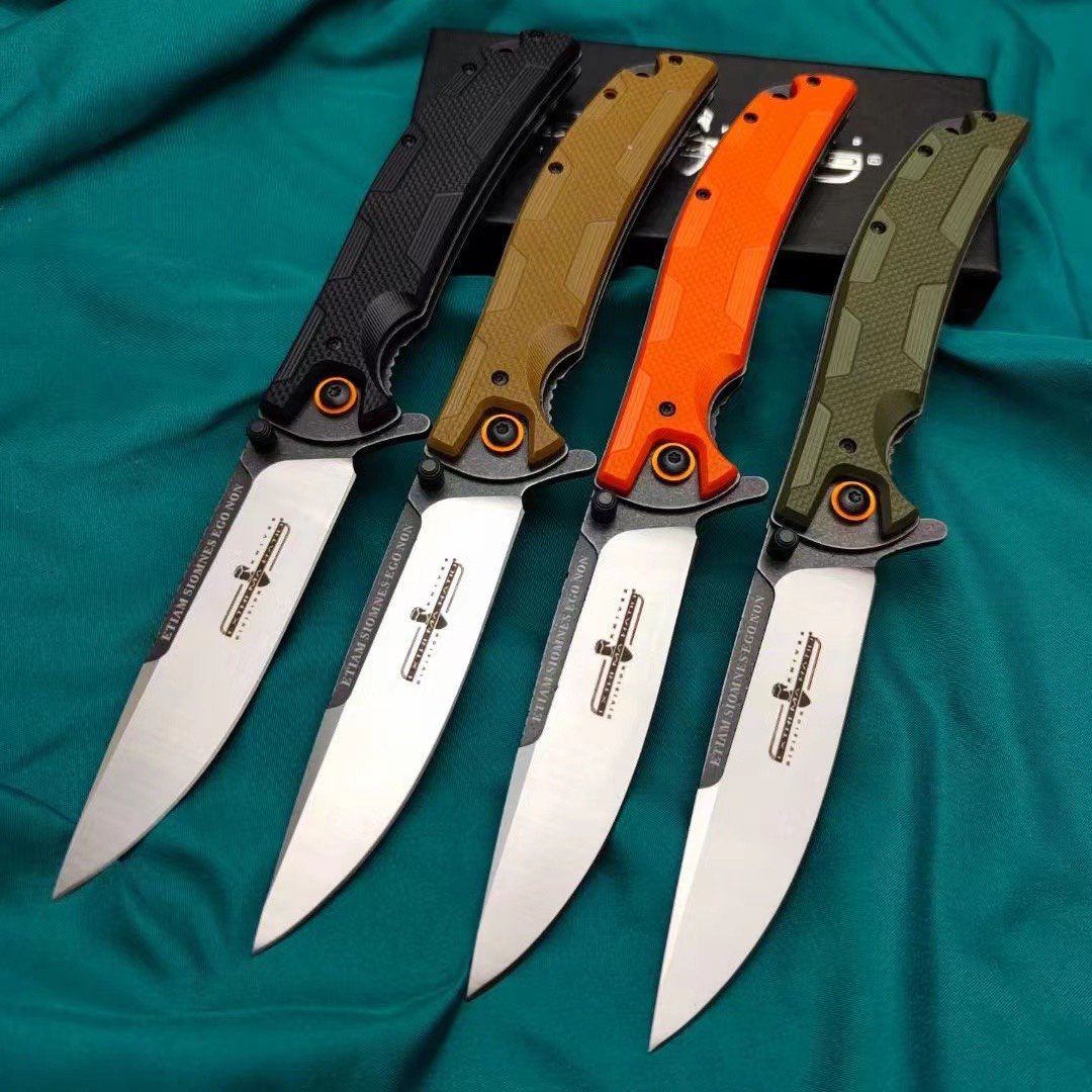 A small knife for protection and a fruit knife for Damascus with a high-strength crutches and a multi-purpose knife for camping