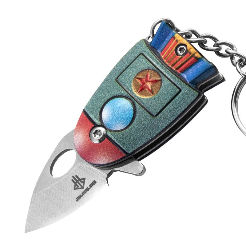 The camper's life knife was accompanied by a sharp, high-strength folding knife, an outdoor survival knife with a body-proof fruit knife