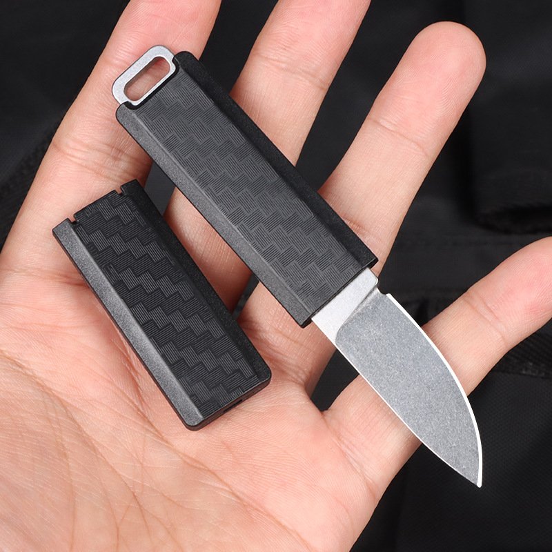 The camper with a field knife, 2425, a life knife, a one-size-fits-all knife and a stainless steel fruit knife